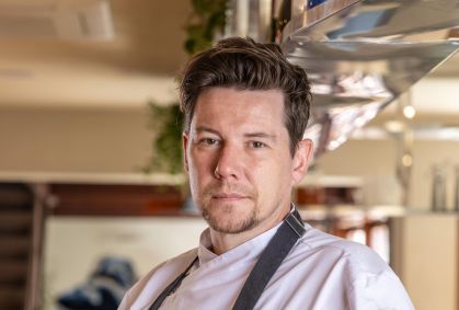 Chef inglês Jimmy McLennan comanda a cozinha contemporânea do Nimbus, em Botafogo