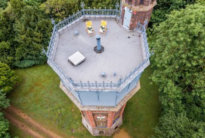 Terraço da Water Tower at Sandringham ocupa o topo da antiga torre d’água e oferece vista panorâmica para os jardins e a paisagem rural de Norfolk