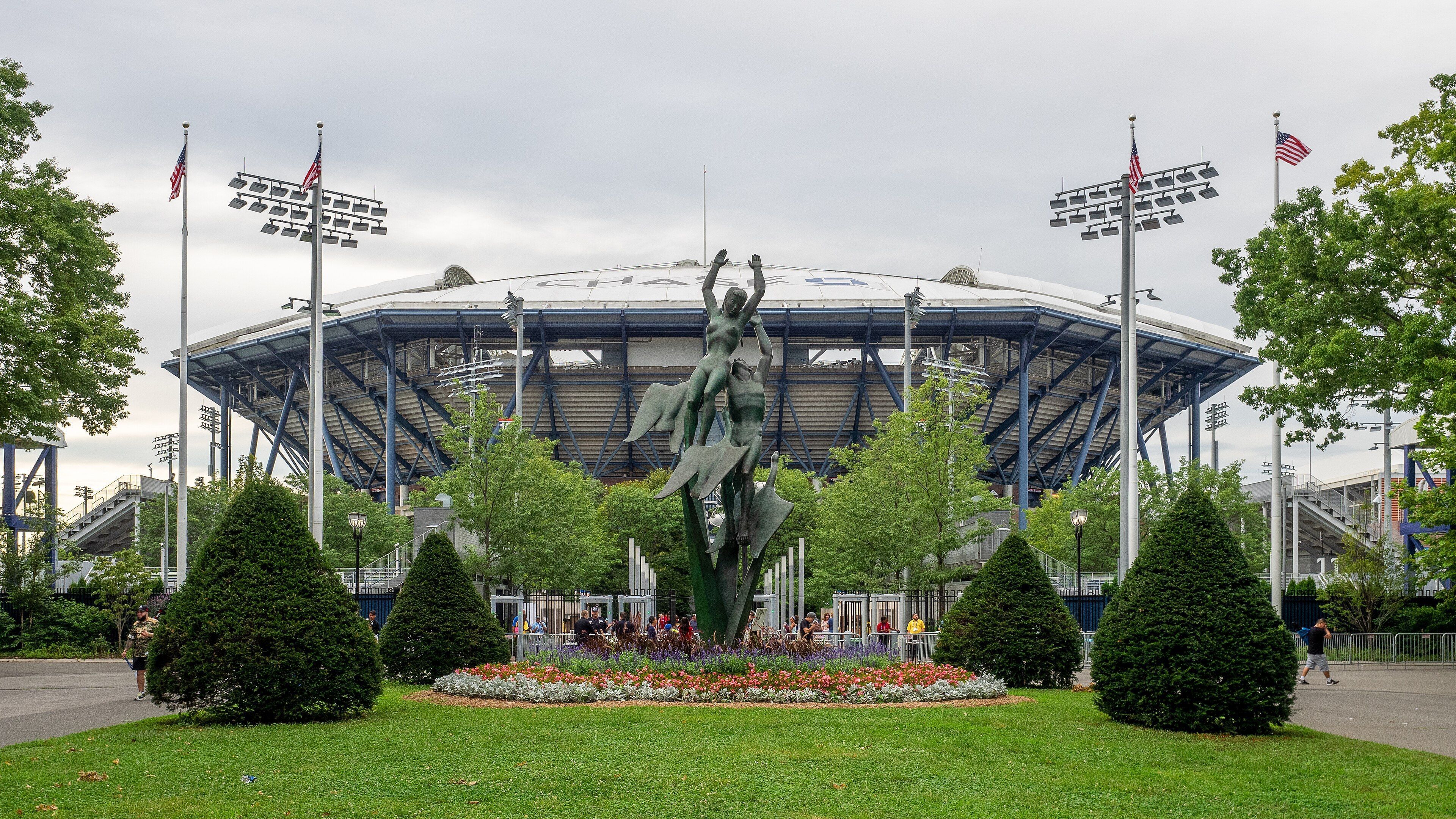 Arthur Ashe Stadium, principal quadra do US Open, no USTA Billie Jean King National Tennis Center, em Nova York • @Epicsunwarrior/Ajay Suresh/Wikimedia Commons/Creative Commons Attribution 2.0 Generic