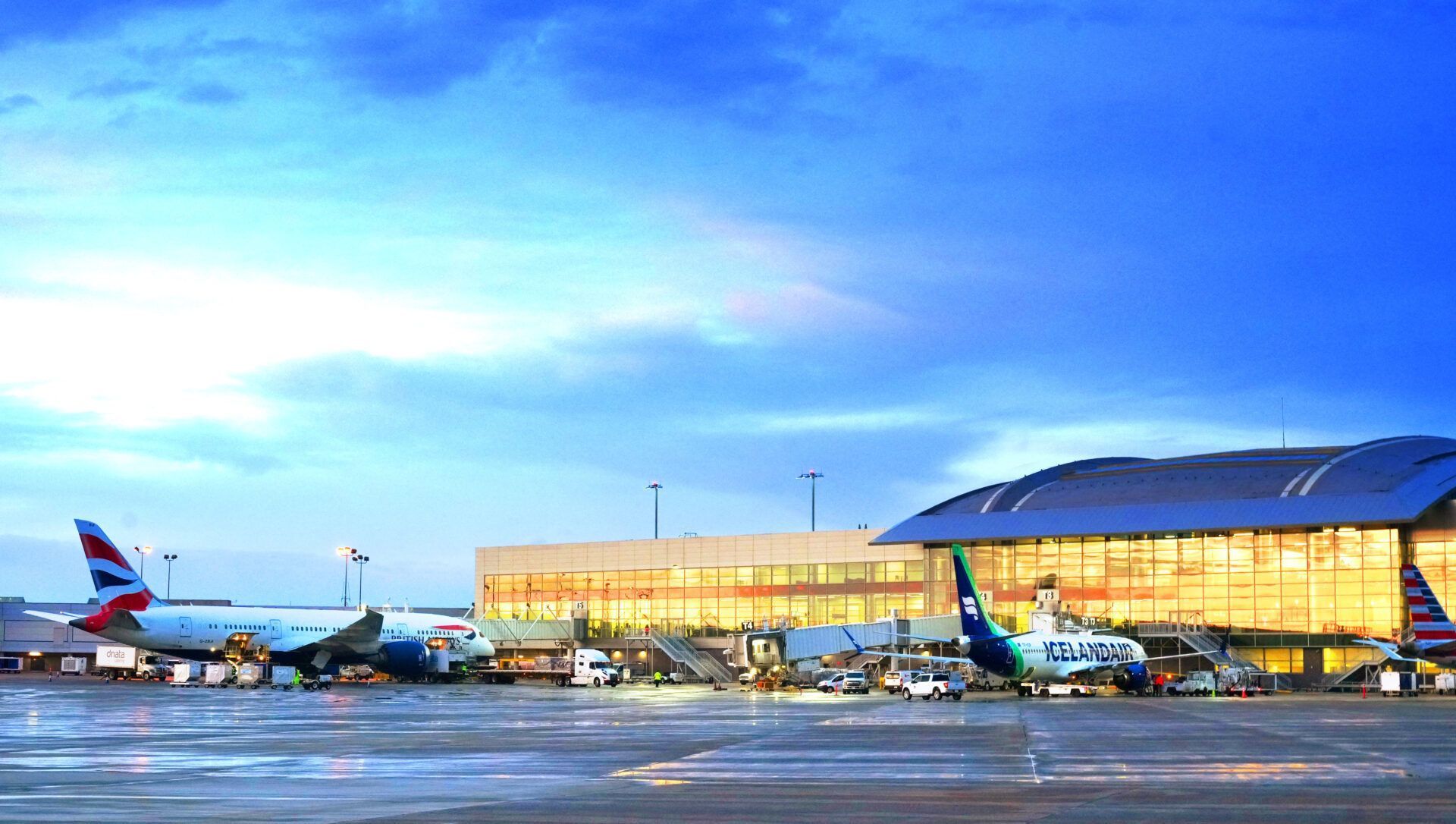 Aeroporto de Nashville aprova mudança de nome para homenagear Dolly Parton