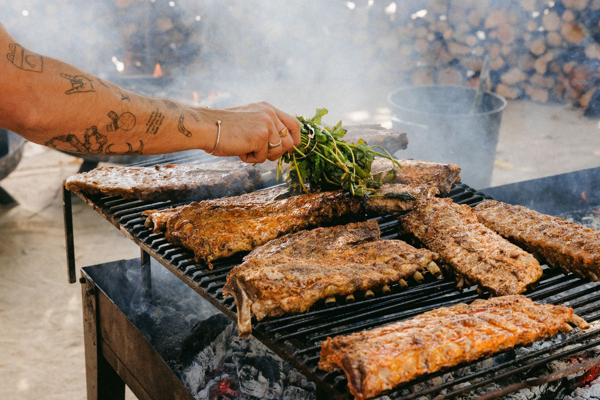 Mais de 40 chefs participaram da edição 2026 do Chefs on Fire, em Cascais, em dois dias de intensa programação gastronômica e musical, sempre com o fogo como protagonista • Henrique Isidoro