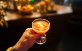 Em dias quentes, a recomendação são bebidas mais refrescantes. Para abrir o apetite, a aposta é em coquetéis mais amargos