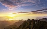 Nascer do sol na Pedra da Macela, com subida a partir da cidade de Cunha (SP) e vista para localidades fluminenses