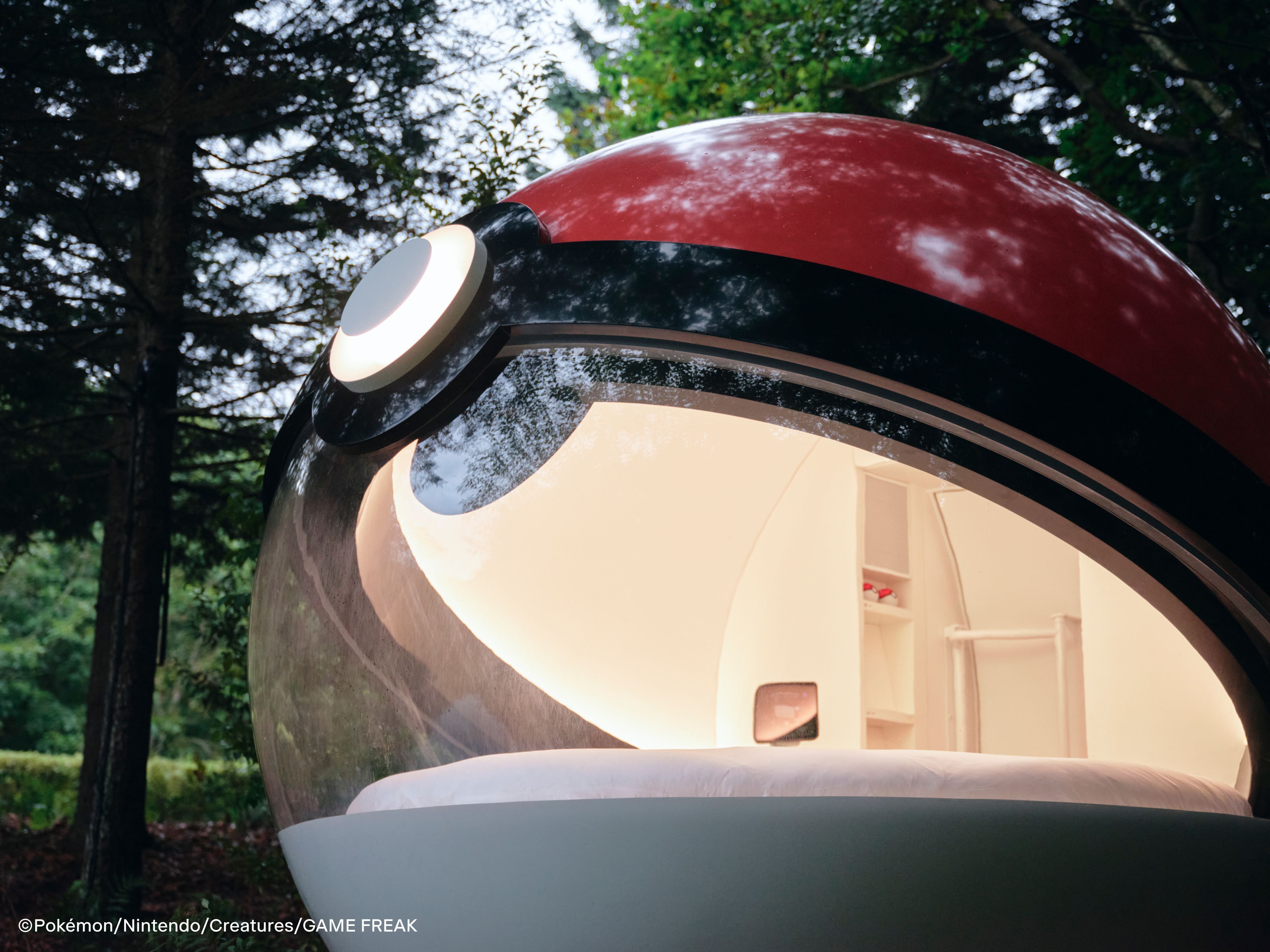 Hotel que imita uma "Pokébola" no Japão