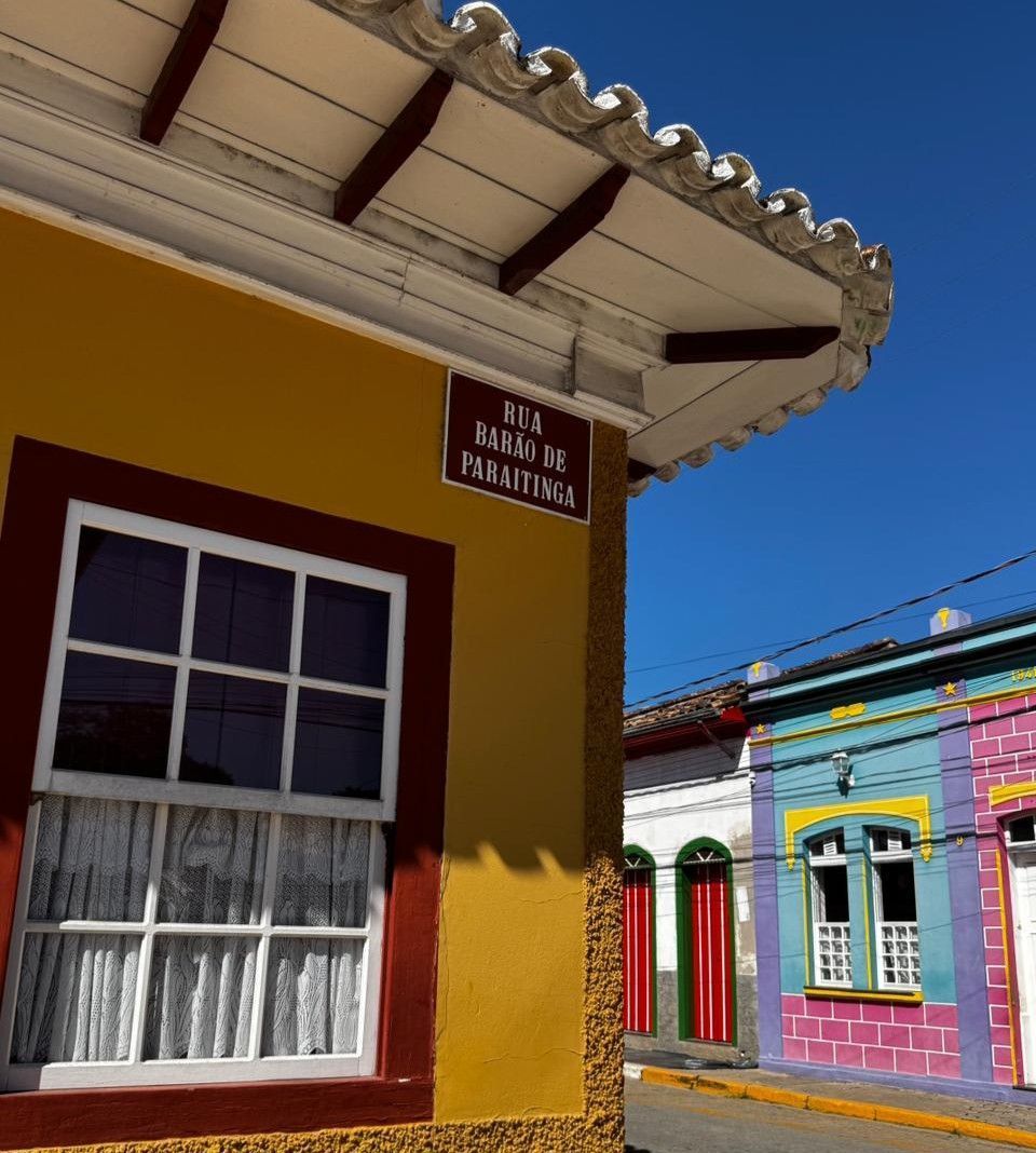 Casario colorido no centrinho de São Luiz do Paraitinga, cidade que preserva mais de 400 construções em estilo colonial • Saulo Tafarelo