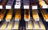 Vitrine da Torteria, empresa que começou com uma única dark kitchen e hoje vende 30 mil tortas por mês