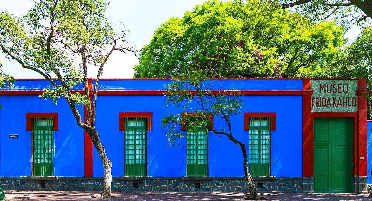 Museo Frida Kahlo ocupa a casa onde a artista nasceu e cresceu • Leonardo Daniel Pérez Bautista - Cortesía del Museo Frida Kahlo/Wikimedia Commons/CC BY-SA 4.0
