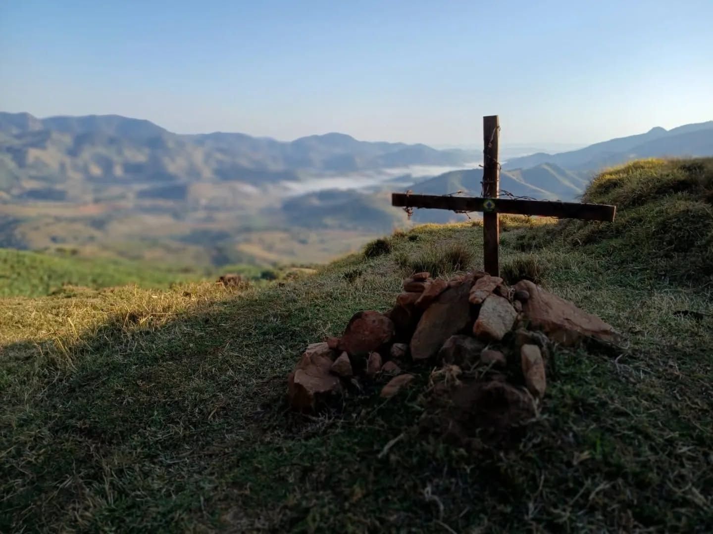 São inúmeras possibilidades de conclusão do caminho da fé; trajeto inclui trilhas, estradas de terra, asfalto e pontos de natureza exuberante, como o exemplo da foto • Reprodução Facebook - Associação dos Amigos do Caminho da Fé