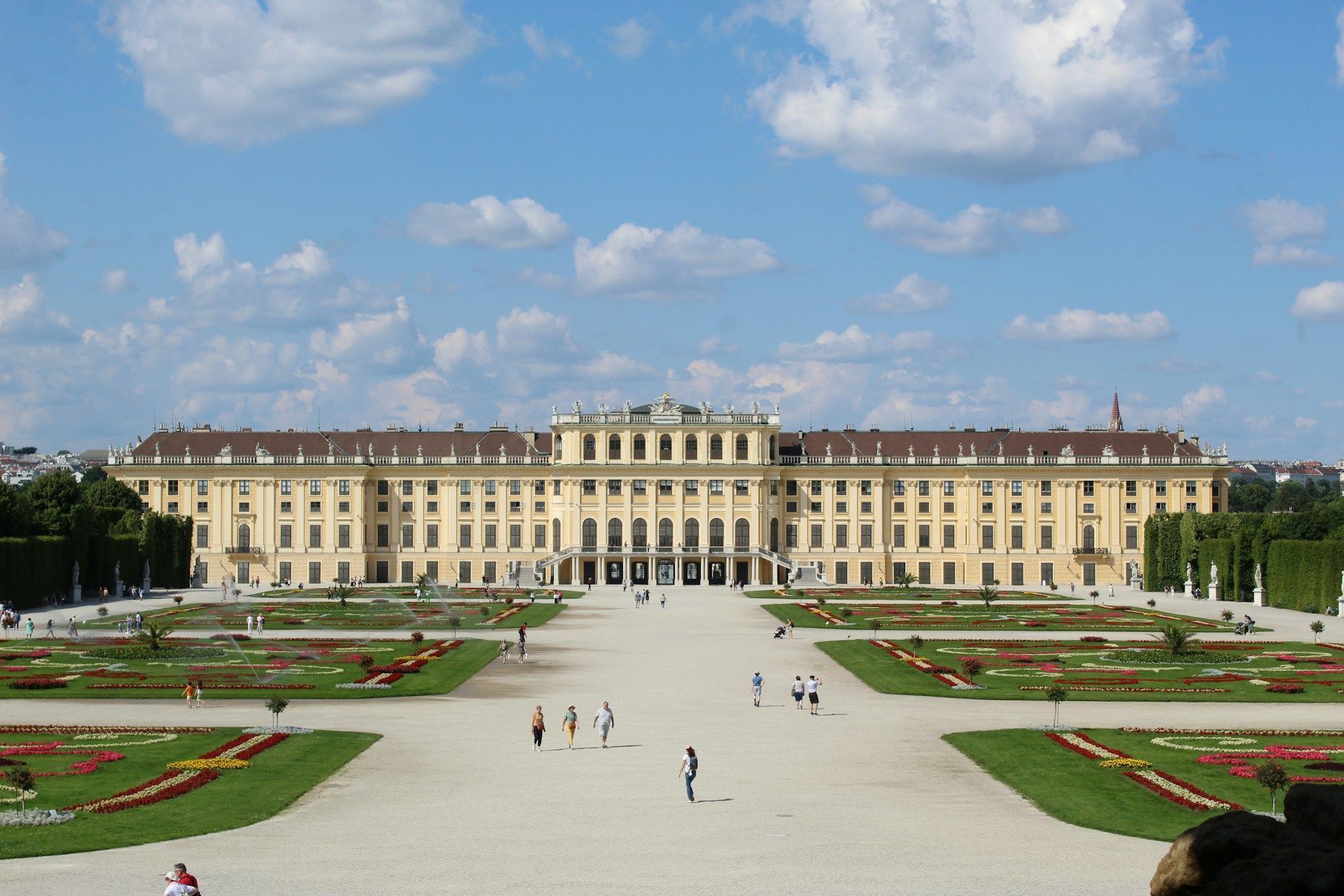 Patrimônio da Unesco, Palácio de Schönbrunn foi a residência de verão da monarquia dos Habsburgo • Foto de Maximilian na Unsplash