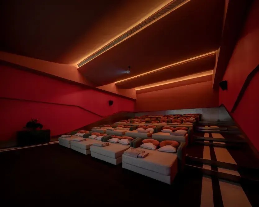 O cinema do megaspa Bubble House Plus, em Singapura • Cortesia da Bubble House Plus