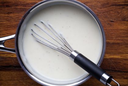Chef Alain Poletto compartilha sua receita e revela os cuidados essenciais para preparar um béchamel liso, cremoso e sem gosto de farinha crua